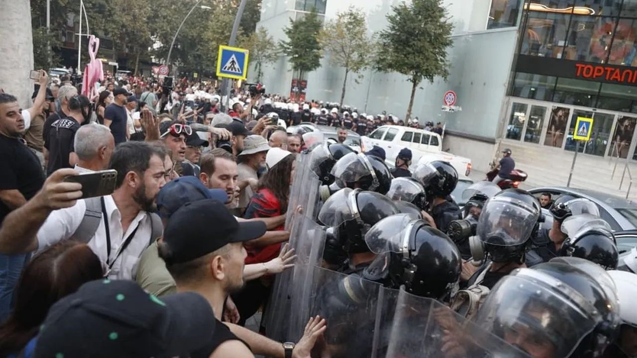 Bllokim rrugësh dhe ndalime nga policia në protestë — Tiranë, 9 shtator 2026