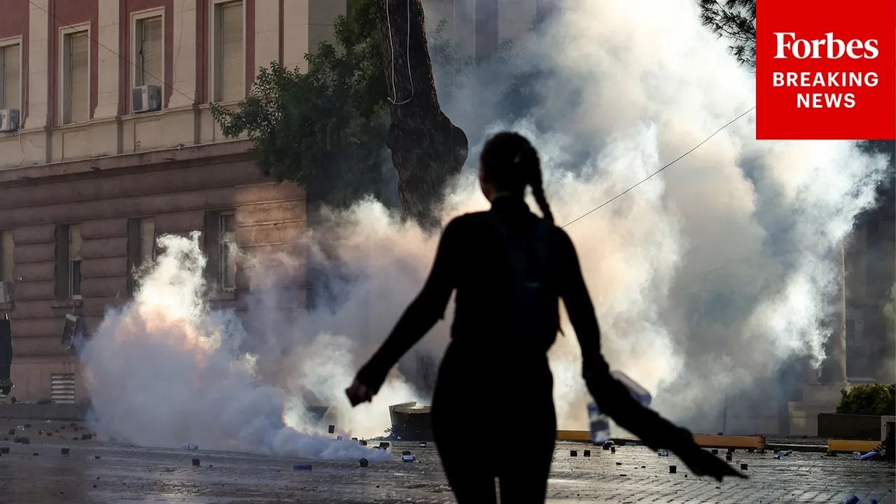 Studentët dhe policia përplasen në ditën e katërt të protestave — Tiranë, 16 tetor 2026