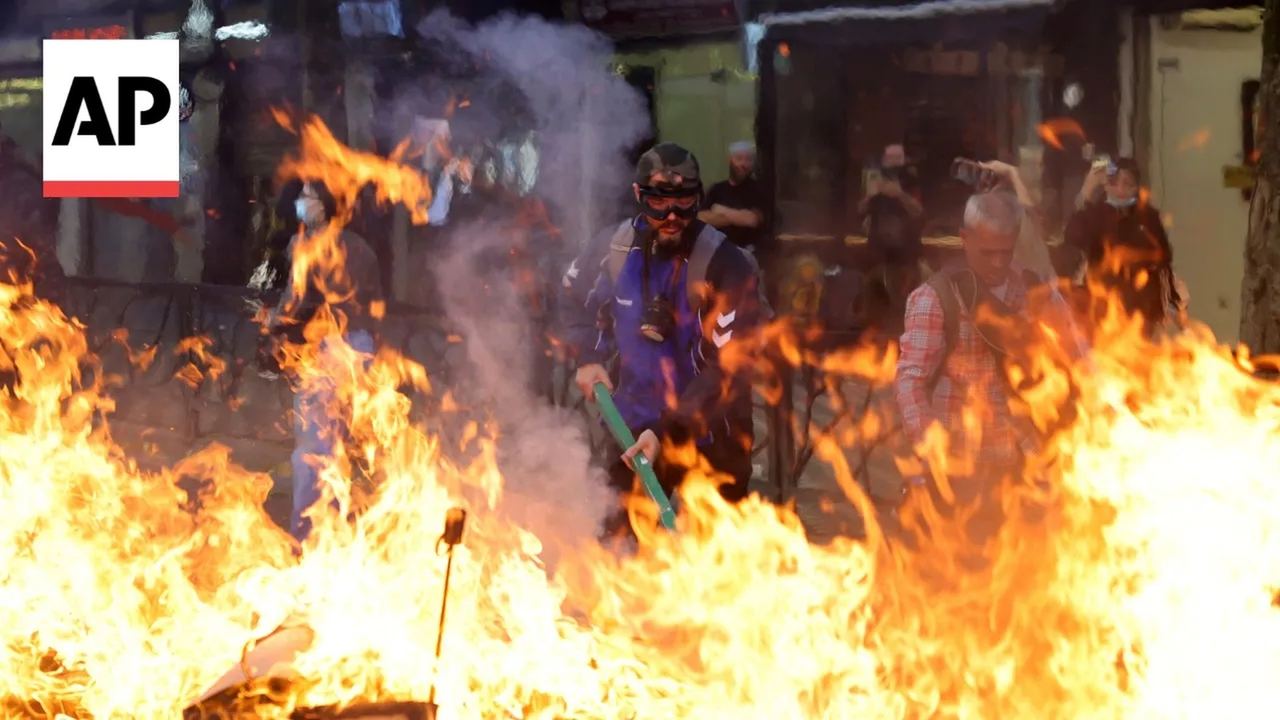 Protesta studentore përshkallëzohen, policia përplaset me protestuesit — Tiranë, 14 tetor 2026