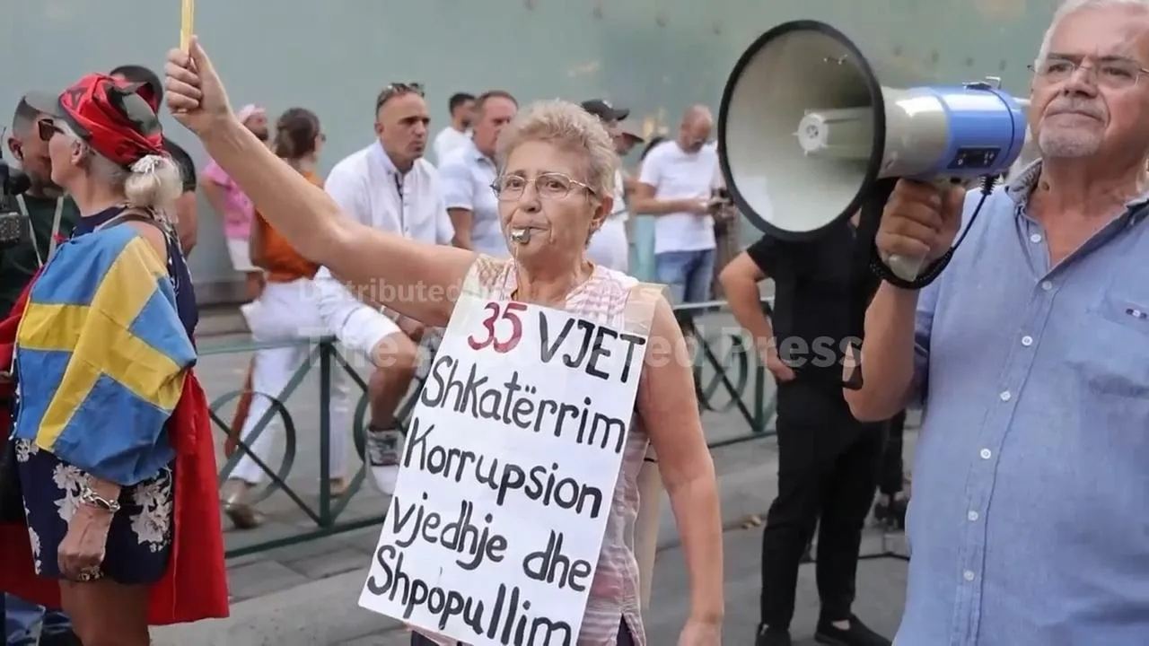 Protestat kundër zhvillimit bregdetar përshkallëzohen në ditën e 100-të — Shqipëri, 14 shtator 2026