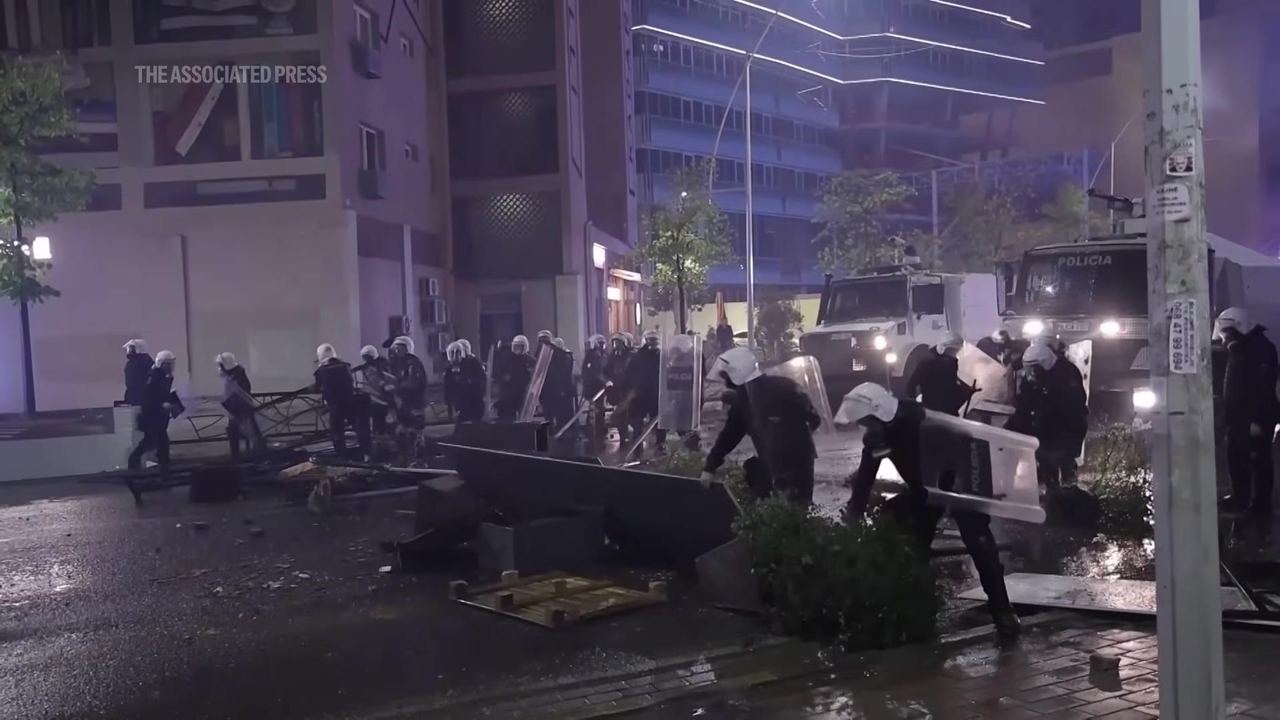 Protestat studentore përshkallëzohen, policia përdor forcë — Tiranë, 19 tetor 2026