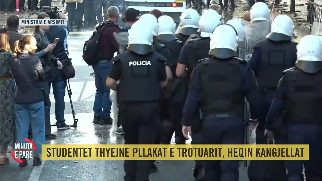 Policia tërheq zvarrë studentët në përplasje të ashpra — Tiranë, 13 tetor 2026