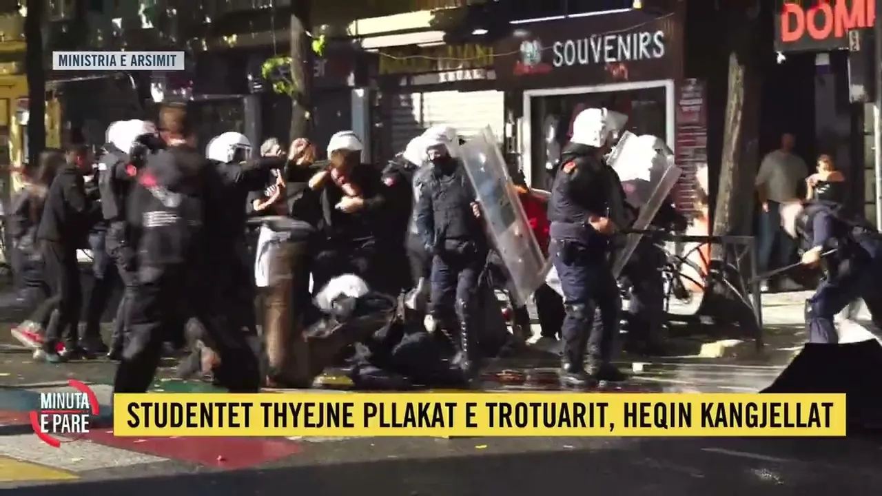 Grushte dhe përleshje fizike, policia dhunon studentët — Tiranë, 13 tetor 2026