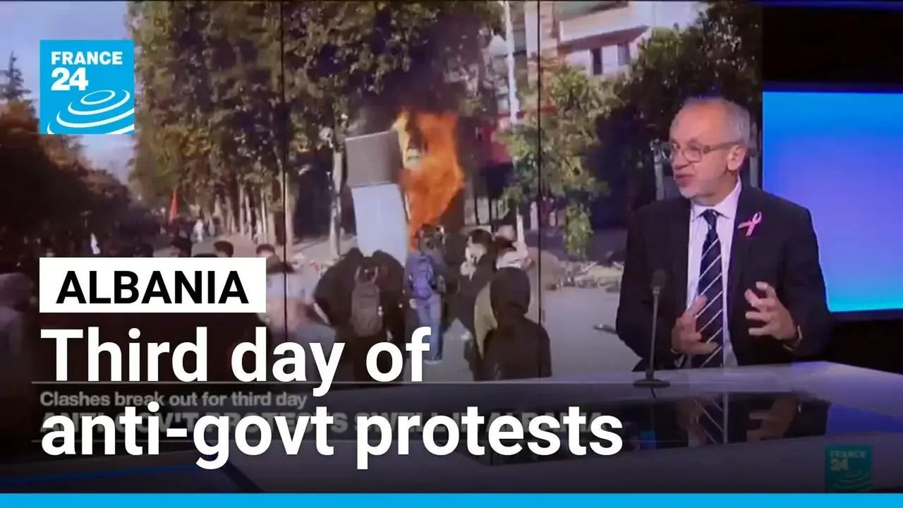 Policia dhe protestuesit përballë njëri-tjetrit, dita e tretë — Tiranë, 15 tetor 2026