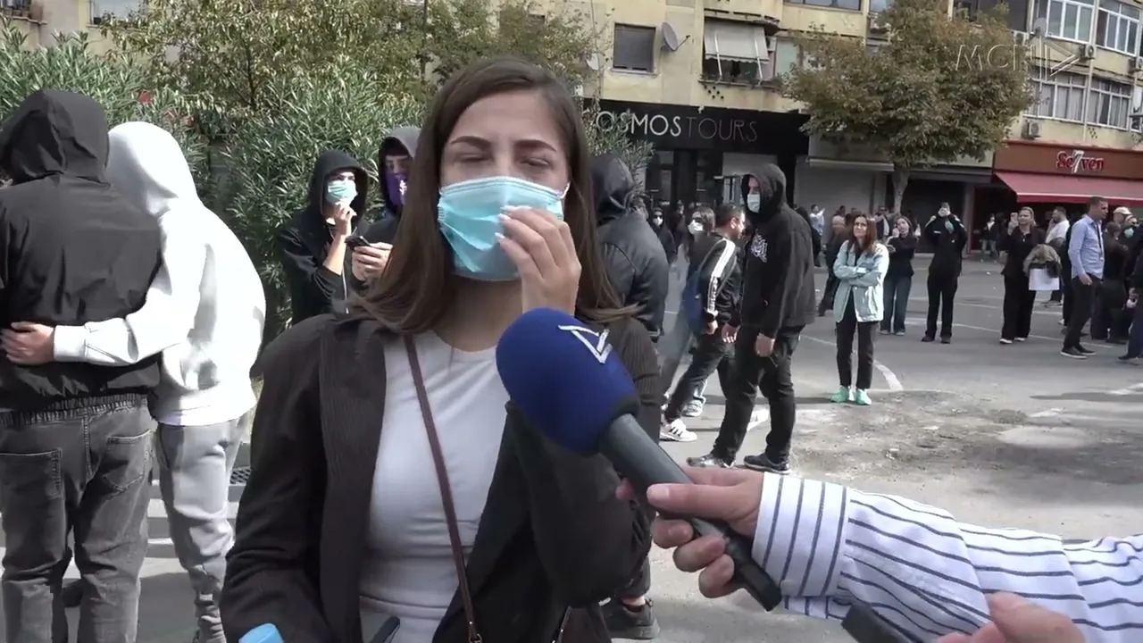 Thyhen dhe digjen biznese private gjatë protestës studentore — Tiranë, 15 tetor 2026